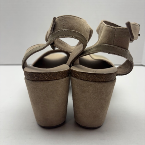 Chocolat Blu Nude Suede Ankle Strap Wedge Sandals Size 7 - Picture 8 of 8